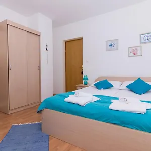 https://villa-jadran-2.hotels-in-trogir.com